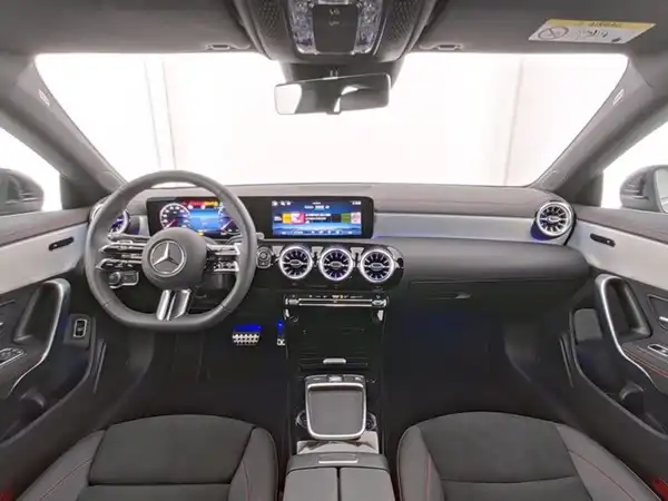 MERCEDES-BENZ CLA 200 AMG (8/13)