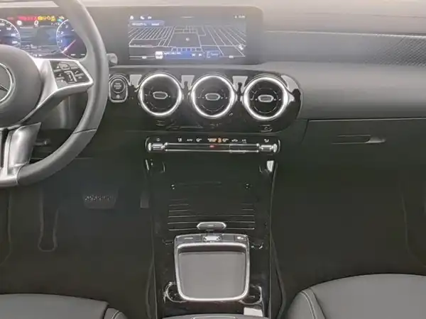 MERCEDES-BENZ CLA 180 (6/13)