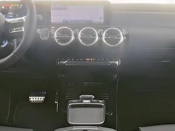 MERCEDES-BENZ CLA 35 AMG (6/13)