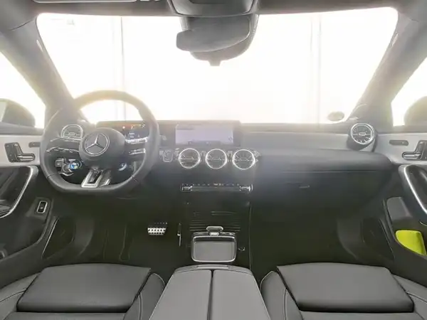 MERCEDES-BENZ CLA 35 AMG (8/13)