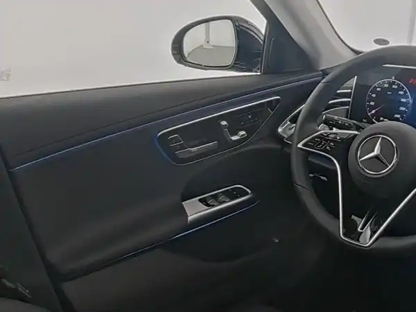 MERCEDES-BENZ E 300 (6/13)