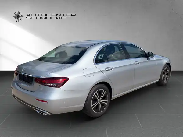 MERCEDES-BENZ E 200 (6/15)