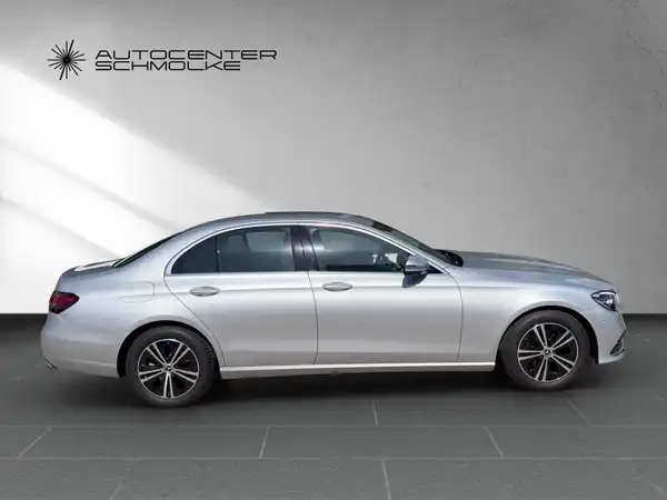 MERCEDES-BENZ E 200 (7/15)