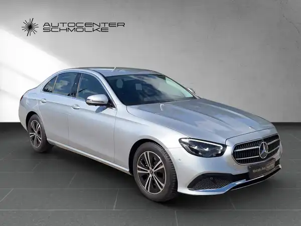 MERCEDES-BENZ E 200 (8/15)