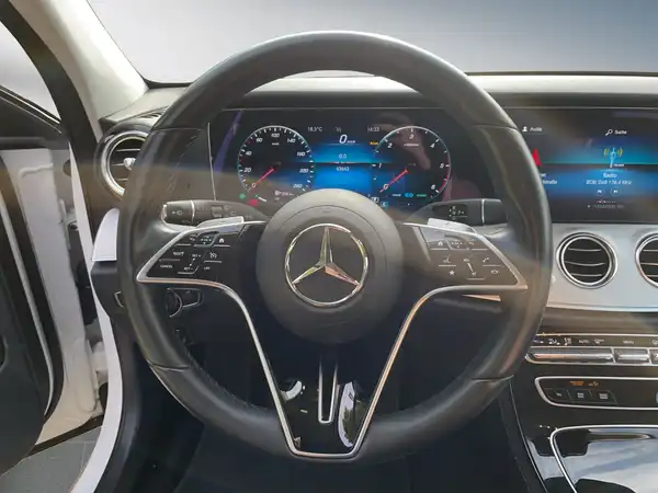 MERCEDES-BENZ E 220 (11/15)