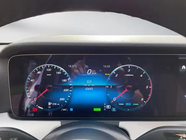MERCEDES-BENZ E 220 (12/15)