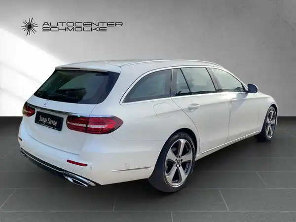 MERCEDES-BENZ E 220 (6/15)