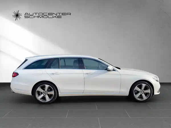 MERCEDES-BENZ E 220 (7/15)