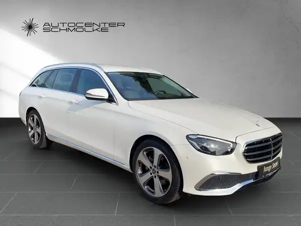 MERCEDES-BENZ E 220 (8/15)