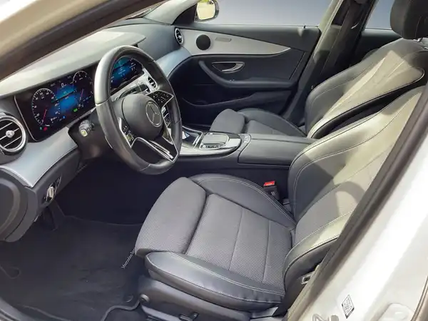 MERCEDES-BENZ E 220 (10/15)