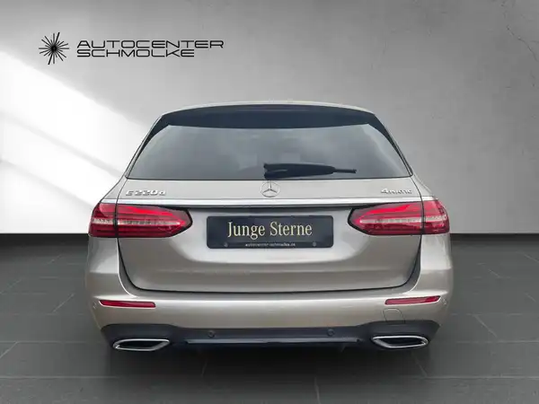 MERCEDES-BENZ E 220 (5/15)