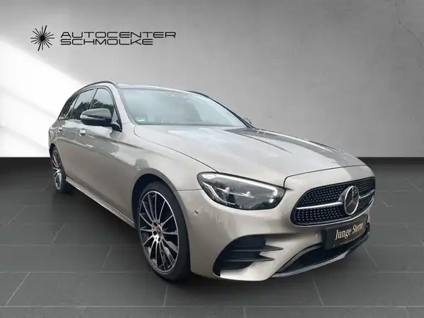 MERCEDES-BENZ E 220 (8/15)