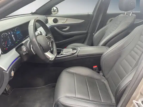 MERCEDES-BENZ E 220 (10/15)