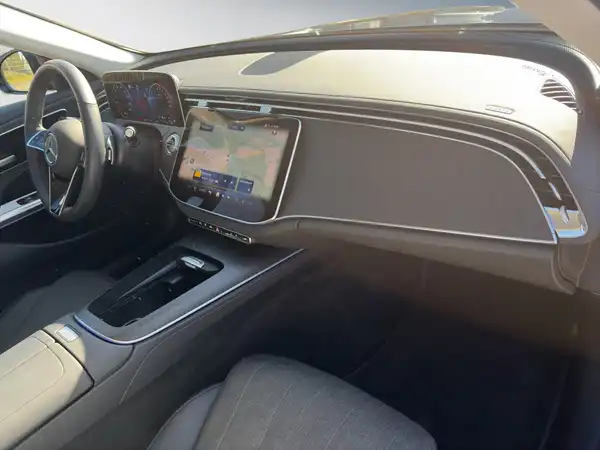 MERCEDES-BENZ E 300 (11/15)