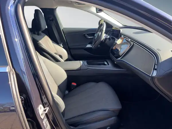 MERCEDES-BENZ E 300 (10/15)