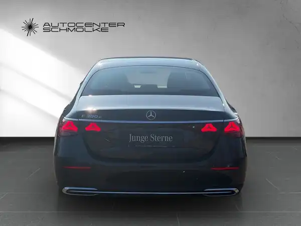 MERCEDES-BENZ E 300 (5/15)