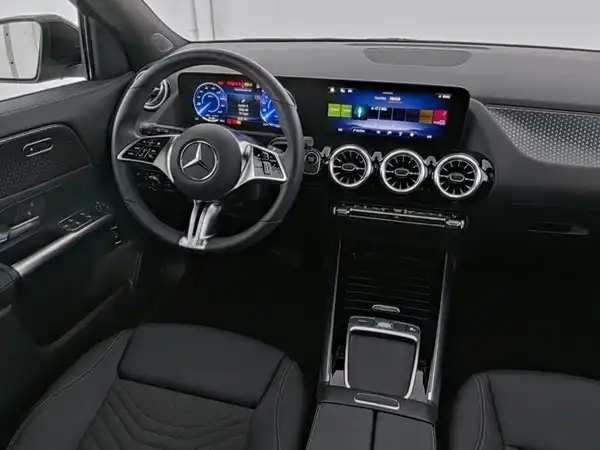 MERCEDES-BENZ EQA 250+ (7/13)