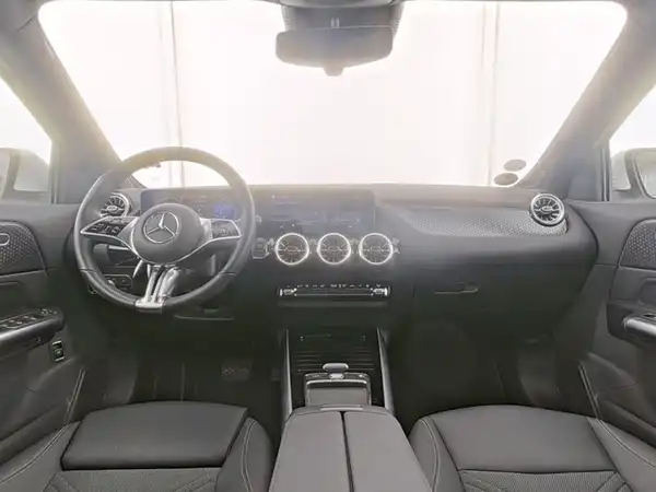 MERCEDES-BENZ EQA 250+ (6/15)