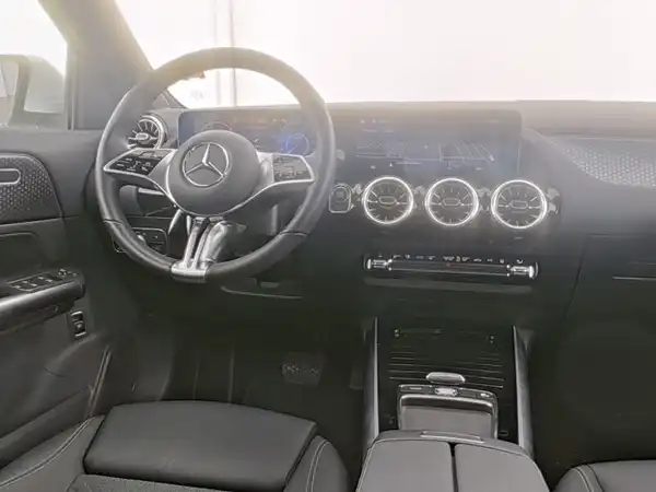 MERCEDES-BENZ EQA 250+ (8/15)