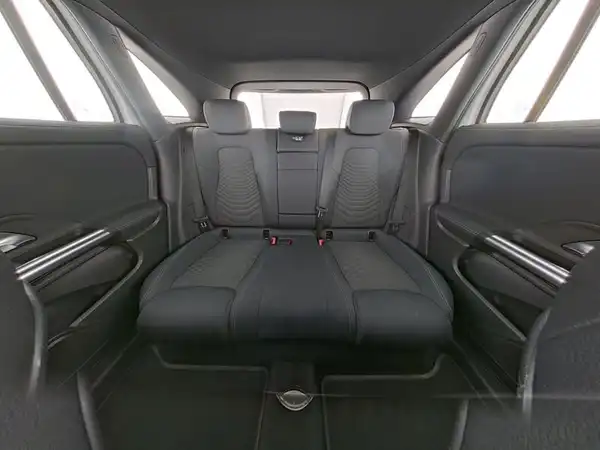 MERCEDES-BENZ EQA 250+ (9/15)