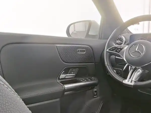 MERCEDES-BENZ EQA 250+ (10/15)