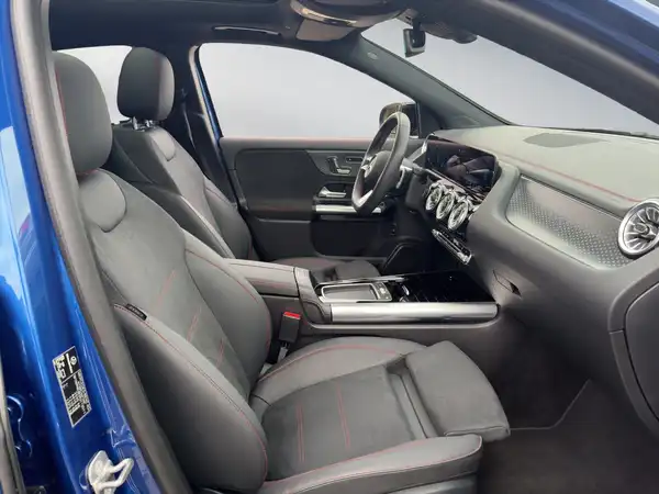 MERCEDES-BENZ EQA 300 (10/15)