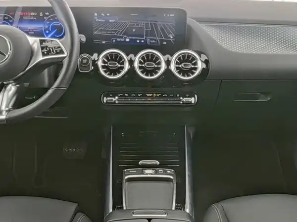 MERCEDES-BENZ EQA 250+ (6/13)