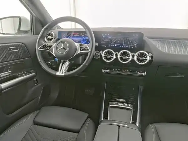 MERCEDES-BENZ EQA 250+ (7/13)