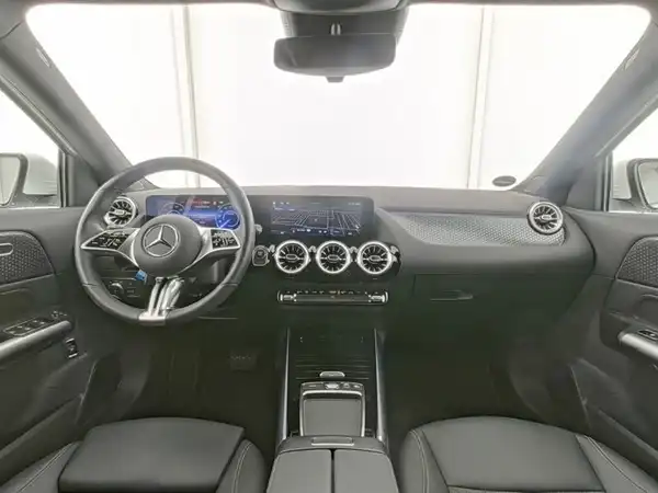 MERCEDES-BENZ EQA 250+ (8/13)