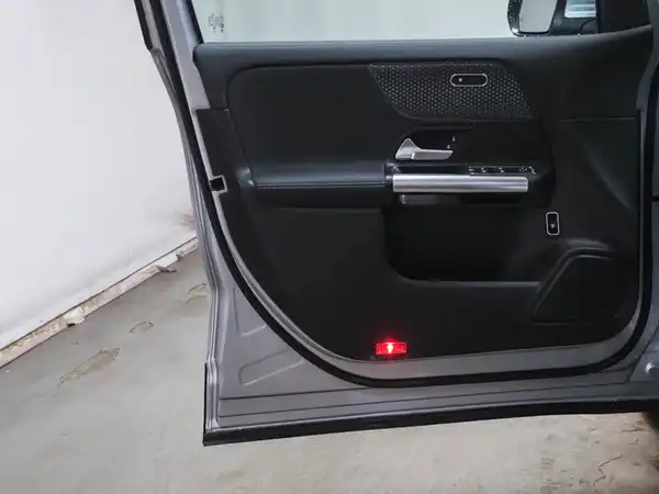 MERCEDES-BENZ EQA 250+ (11/15)