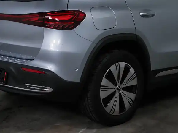 MERCEDES-BENZ EQA 250+ (5/15)