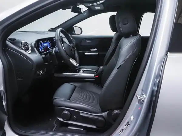 MERCEDES-BENZ EQA 250+ (6/15)