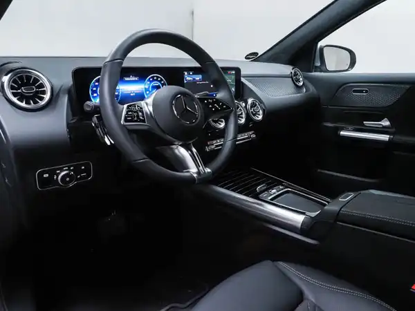 MERCEDES-BENZ EQA 250+ (7/15)