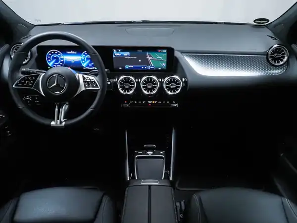 MERCEDES-BENZ EQA 250+ (9/15)