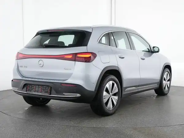 MERCEDES-BENZ EQA 300 (3/13)