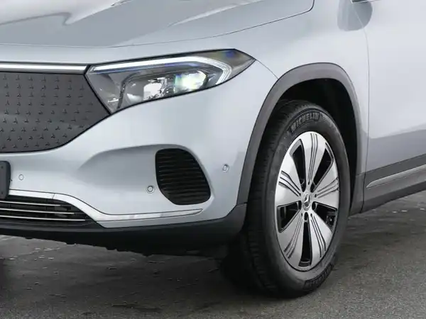 MERCEDES-BENZ EQA 300 (4/13)