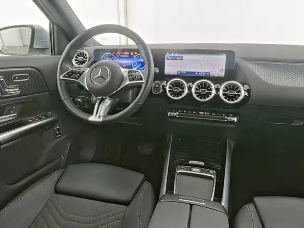 MERCEDES-BENZ EQA 300 (8/13)