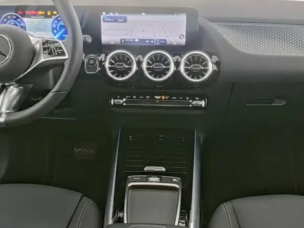 MERCEDES-BENZ EQA 250+ (7/13)