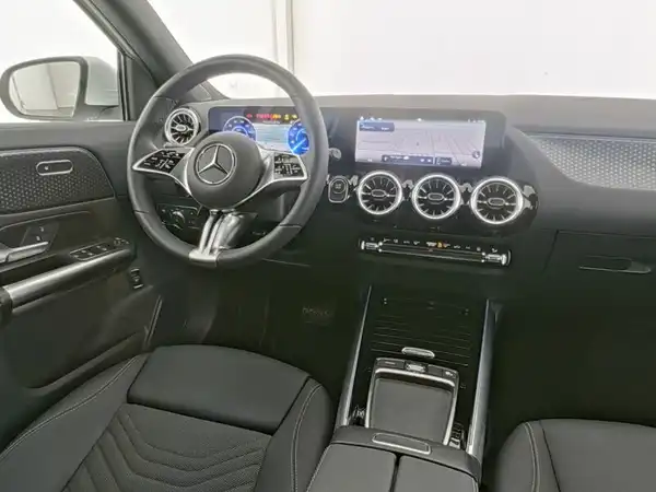 MERCEDES-BENZ EQA 250+ (8/13)