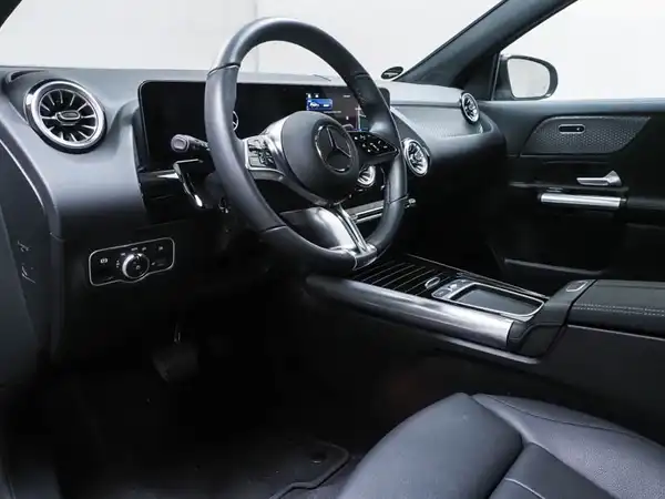 MERCEDES-BENZ EQA 250+ (8/14)