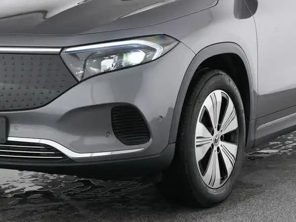 MERCEDES-BENZ EQA 250+ (4/13)