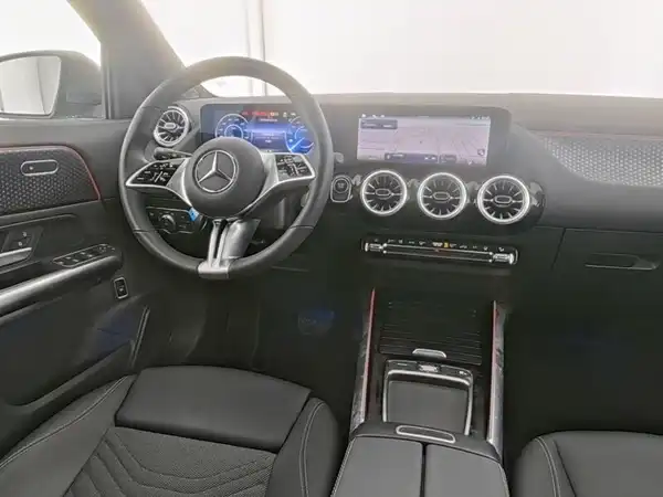 MERCEDES-BENZ EQA 250+ (8/13)