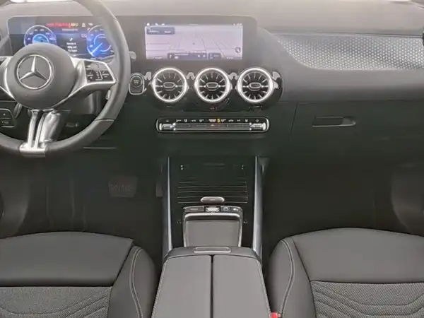 MERCEDES-BENZ EQA 250+ (6/13)