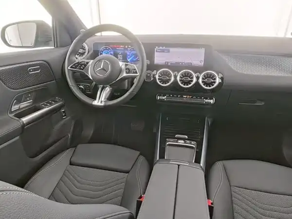 MERCEDES-BENZ EQA 250+ (7/13)