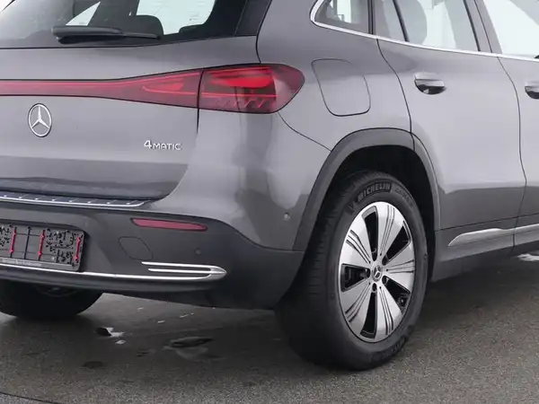 MERCEDES-BENZ EQA 300 (5/13)