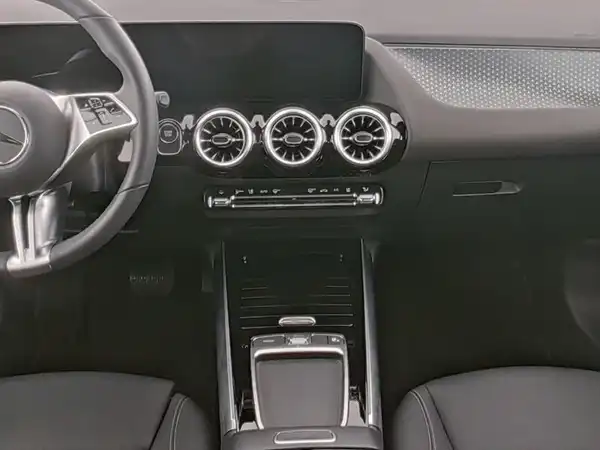 MERCEDES-BENZ EQA 300 (6/13)