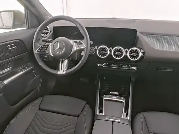 MERCEDES-BENZ EQA 300 (7/13)
