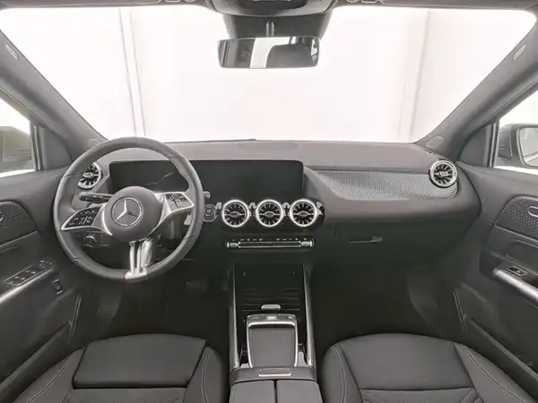 MERCEDES-BENZ EQA 300 (8/13)