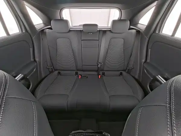 MERCEDES-BENZ EQA 300 (9/13)