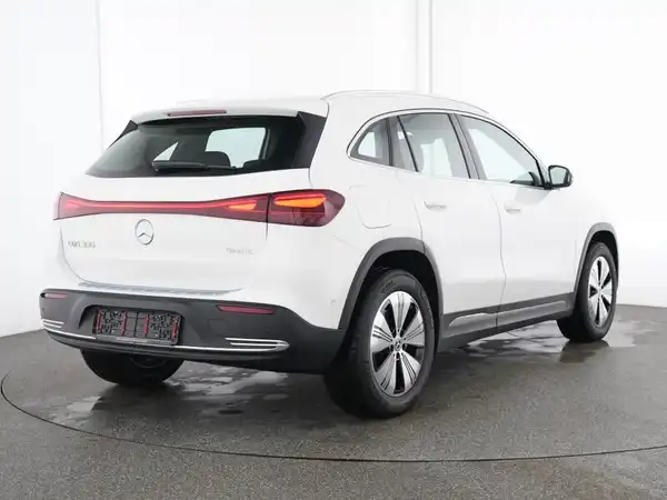 MERCEDES-BENZ EQA 300 (3/13)
